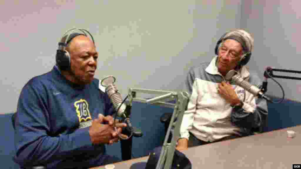 Tony Oliva y el también expelotero Orlando "El guajiro" Peña.