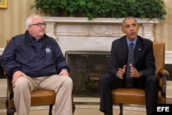 (i-e) El presidente estadounidense, Barack Obama , y el Administrador de la Agencia Federal para la Gestión de Desastres (FEMA), Craig Fugate.