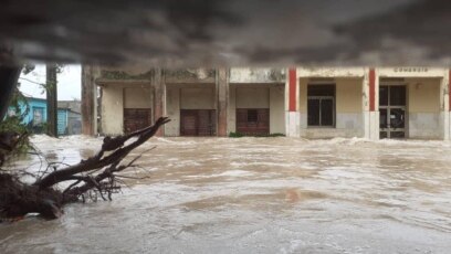 El río se desbordó y penetró en el poblado holguinero. 