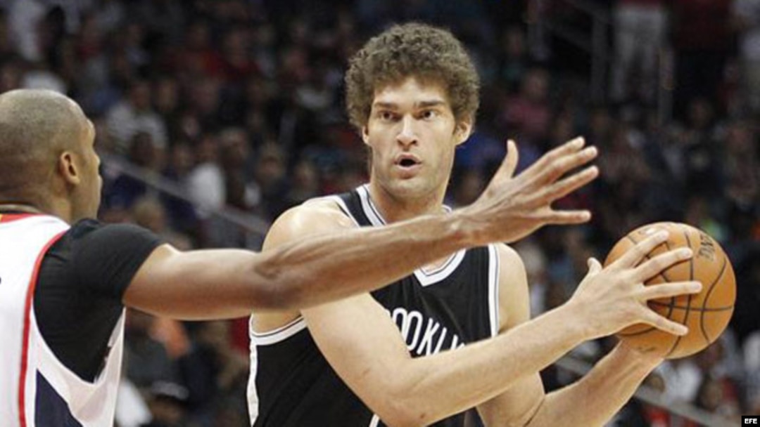 El jugador cubano americano Brook Lopez, de los Brooklyn Nets (NBA)