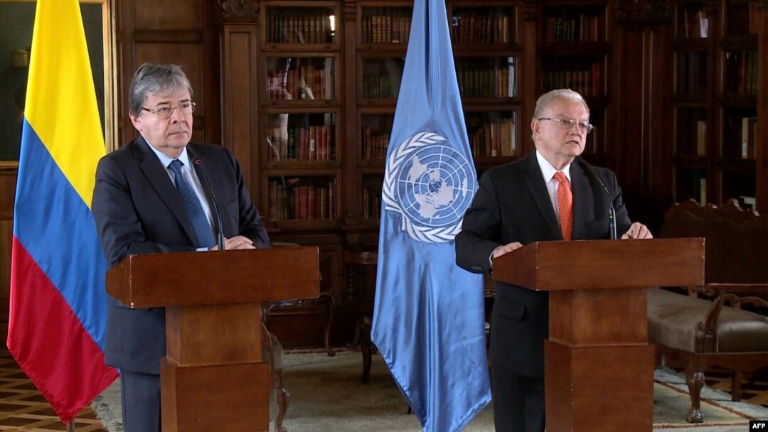 El canciller de Colombia, Carlos Holmes Trujillo, y el enviado especial de la ONU, Eduardo Stein, el 20 de agosto de 2019.