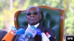 Rober Mugabe dijo que votaría por la oposición. 
