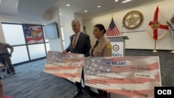 Legislador Mario Díaz-Balart entrega fondos federales al Departamento de Policía del Condado de Miami-Dade