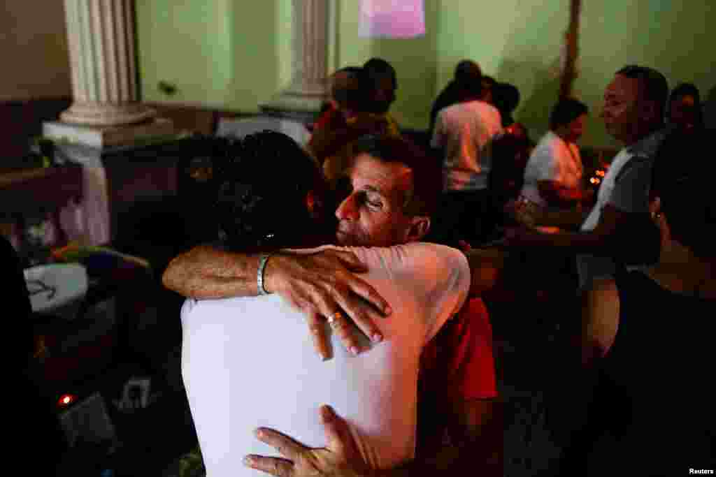 Religiosos y activistas apoyan el matrimonio gay en la Iglesia Comunitaria Metropolitana de Matanzas.