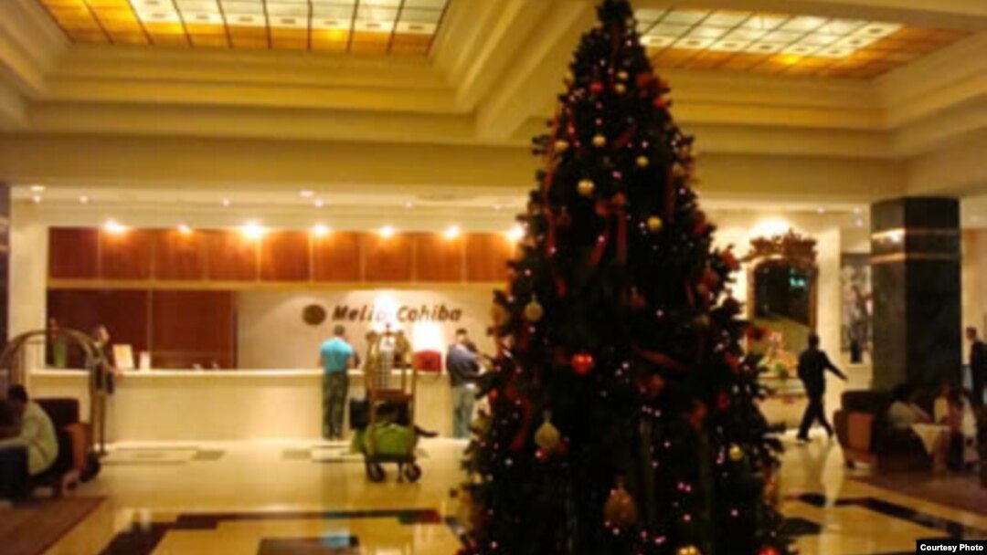 Arbol navideño en el Hotel Melía Cohiba de La Habana