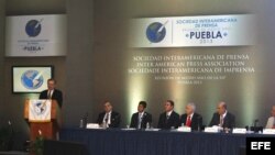 La Sociedad Interamericana de Prensa (SIP) expresó enérgico rechazo a cualquier debilitamiento de la Comisión Interamericana de Derechos Humanos (CIDH) en Puebla México. Marzo 11/2013.