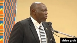 El ministro de Salud de Jamaica, Fenton Ferguson.