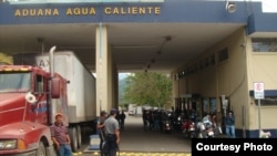 Aduana de Agua Caliente, entre Honduras y Guatemala.