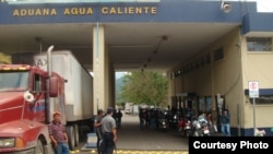 Aduana de Agua Caliente, entre Honduras y Guatemala.