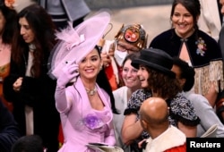 Katy Perry en la ceremonia de coronación.