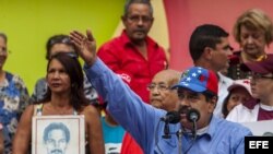 Chavistas marchan en Caracas en homenaje a los "mártires".