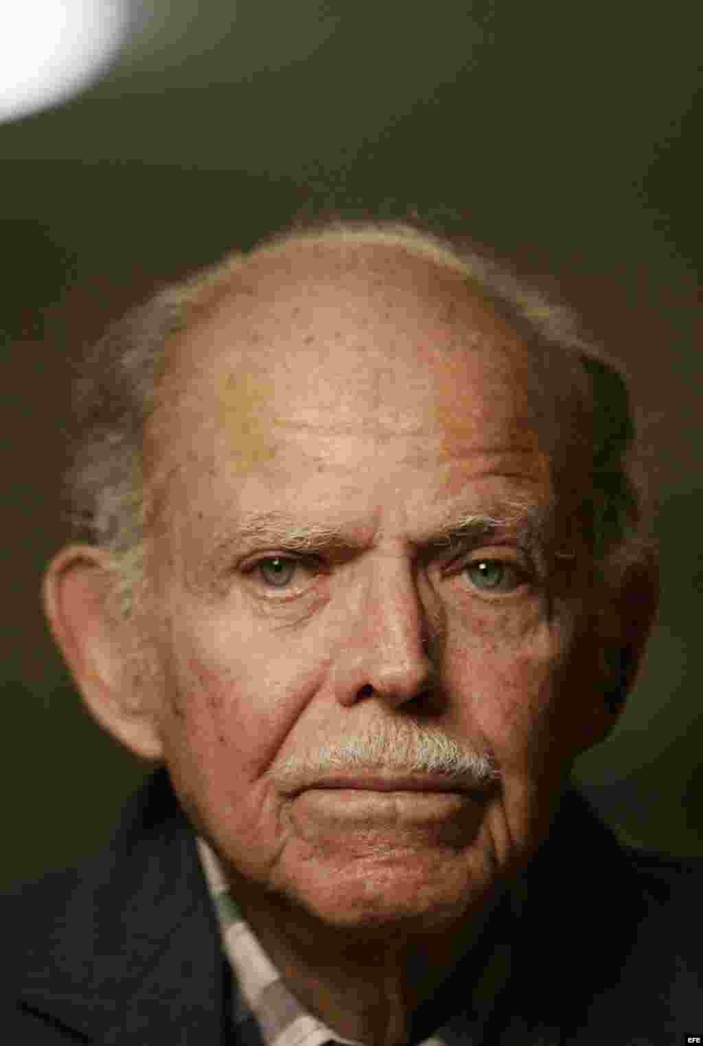 En Miami Matos lideró uno de los numerosos grupos anticastristas que existen: Cuba Independiente y Democrática. Inicialmente, algunos exiliados cubanos lo veían con recelo debido a su temprana alianza con los Castro y por su apoyo a los disidentes dentro de Cuba.