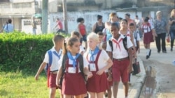 Hoy con Elias Amor, Martha Beatriz Roque, Yoel Espinosa, Leydis Tabares, Lariuska Molina y María Elena Cruz Varela