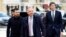 El enviado especial del presidente Donald Trump, Steve Witkoff, y su yerno, Jared Kushner, junto al mandatario ucraniano Volodymyr Zelenskyy, en Kyiv.