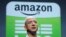 Archivo - El fundador y consejero delegado de la tienda por internet Amazon, Jeff Bezos, presenta la nueva tableta electrónica "Kindle Fire" y tres versiones del lector "kindle", durante la rueda de prensa celebrada en Nueva York, EEUU. 