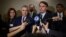 Los presidentes de Brasil y Colombia, Jair Bolsonaro (a la derecha) e Iván Duque, en una imagen tomada en enero en el foro de Davos, Suiza (Foto Archivo/Fabrice Coffrini/AFP).