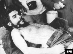 Archivo Imagen de Che Guevara capturado y muerto por el ejército boliviano.