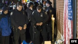 Memorial a los dos policías asesinados en Brooklyn, NY. 