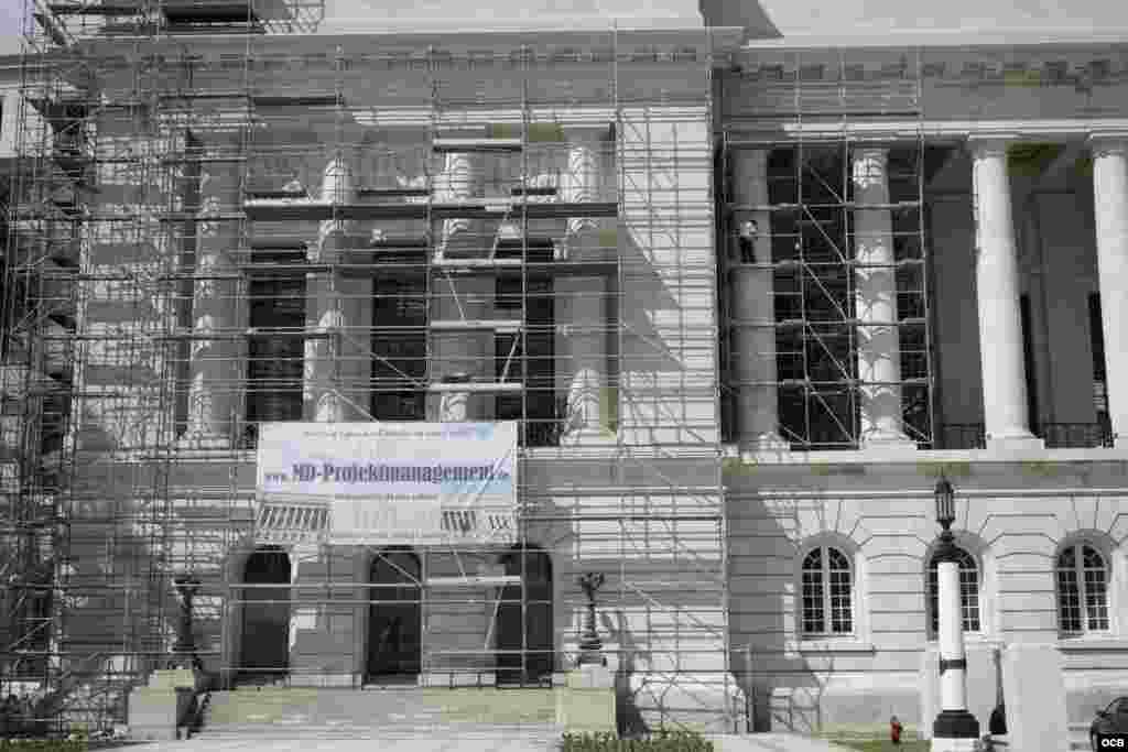 La restauración del Capitolio se inició en 2010 como parte de los proyectos de la Oficina del Historiador de La Habana,. Foto Makintalla