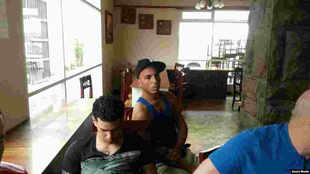 Son 10 los cubanos detenidos en el Hotel Carrión, de acuerdo a reportes de la Alianza.