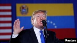Presidente Donald Trump en un discurso ante exiliados venezolanos en Miami el 18 de febrero de 2019. REUTERS/Kevin Lamarque