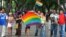 Un reducido grupo de activistas independientes cubanos celebra una marcha de apoyo a los gays (Archivo)