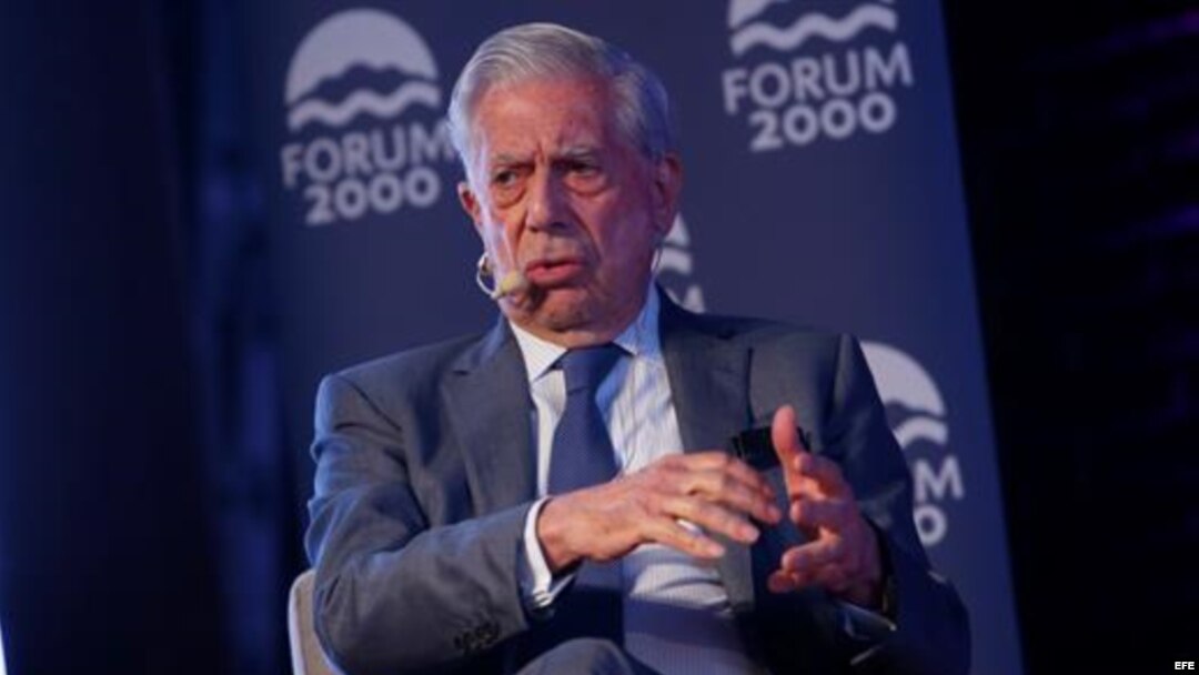 Mario Vargas Llosa, en el foro "Solidaridad Democrática en América Latina", en Santiago de Chile