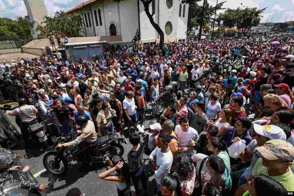 Dos muertos por disparos durante la consulta opositora en el oeste de Caracas