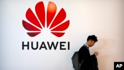 Logotipo de la firma china Huawei durante la feria PT Expo en Beijing, en octubre de 2019. (AP/Mark Sjefeelbein)