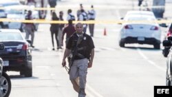 Agentes de policía preservan las escena del tiroteo en Virginia, EEUU, ocurrido en la mañana del miércoles 14 de junio de 2017.