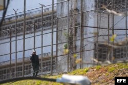 La Guardia Nacional venezolana permanece en las de la penitenciaría de Ramo Verde, ubicada en la ciudad de Los Teques, en el extrarradio de Caracas.