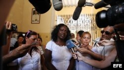 Detienen y liberan a la líder de las Damas de Blanco, Berta Soler