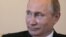 Putin reaparece en público después de varios días de ausencia.