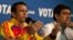Henrique Capriles, en una rueda de prensa junto al director nacional de su campaña, Carlos Ocaríz