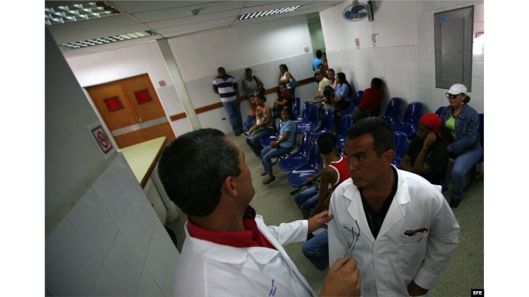 Médicos cubanos en el Centro Integral de Diagnóstico del programa sanitario "Barrio Adentro", Caracas. EFE