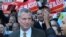 El candidato demócrata a la alcaldía de Nueva York, Bill de Blasio (c), interviene junto a líderes de la comunidad latina, en un acto ante el Ayuntamiento de la ciudad" el domingo 3 de noviembre de 2013, en Nueva York (EE.UU.). 