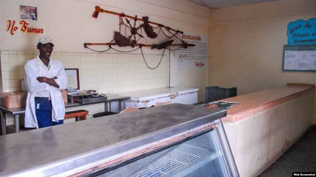 A falta de pescado, pescaderías en Cuba venden filete de claria y picadillo condimentado.