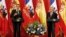 El presidente del Gobierno español, Mariano Rajoy (i), y el mandatario de Chile, Sebastián Piñera, ofrecen una rueda de prensa luego de firmar el Marco Estratégico entre España y Chile, durante la Cumbre CELAC UE. 