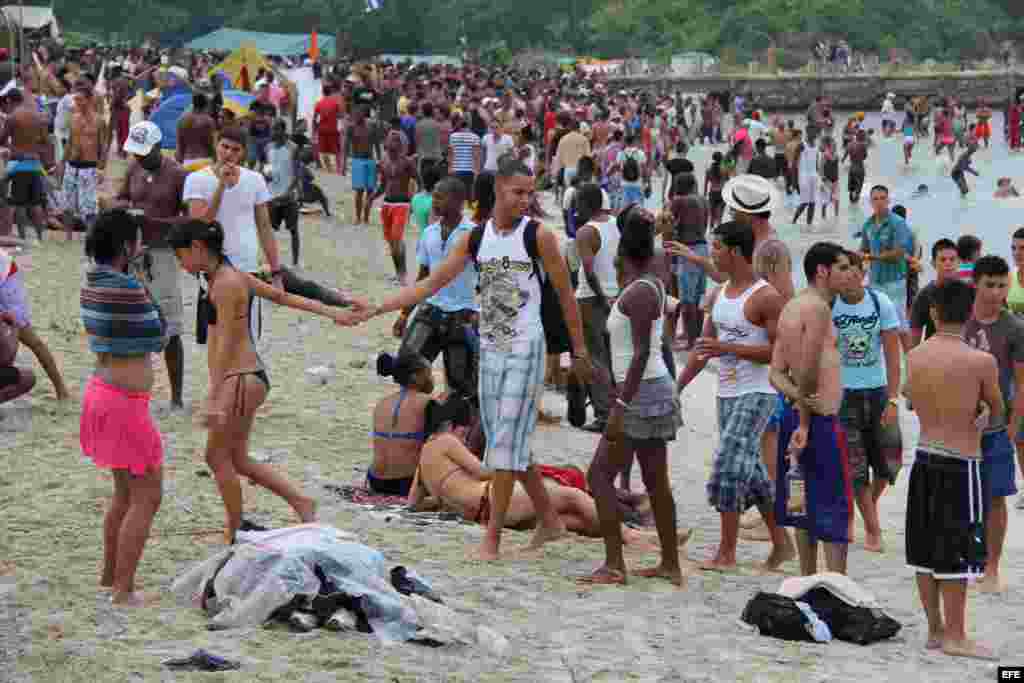 Las playas cubanas se llenan de jóvenes en verano