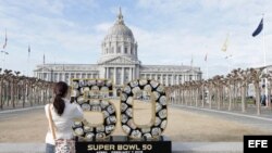 El 50 Super Bowl de la NFL se disputó entre Panthers de Carolina y Broncos de Denver 7 de febrero de 2016, con victoria para Broncos 24-10 en el Levi’s Stadium, en Santa Clara, California.