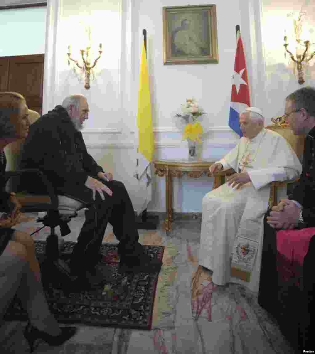 Benedicto XVI y Fidel Castro en la Nunciatura Apostólica en La Habana.