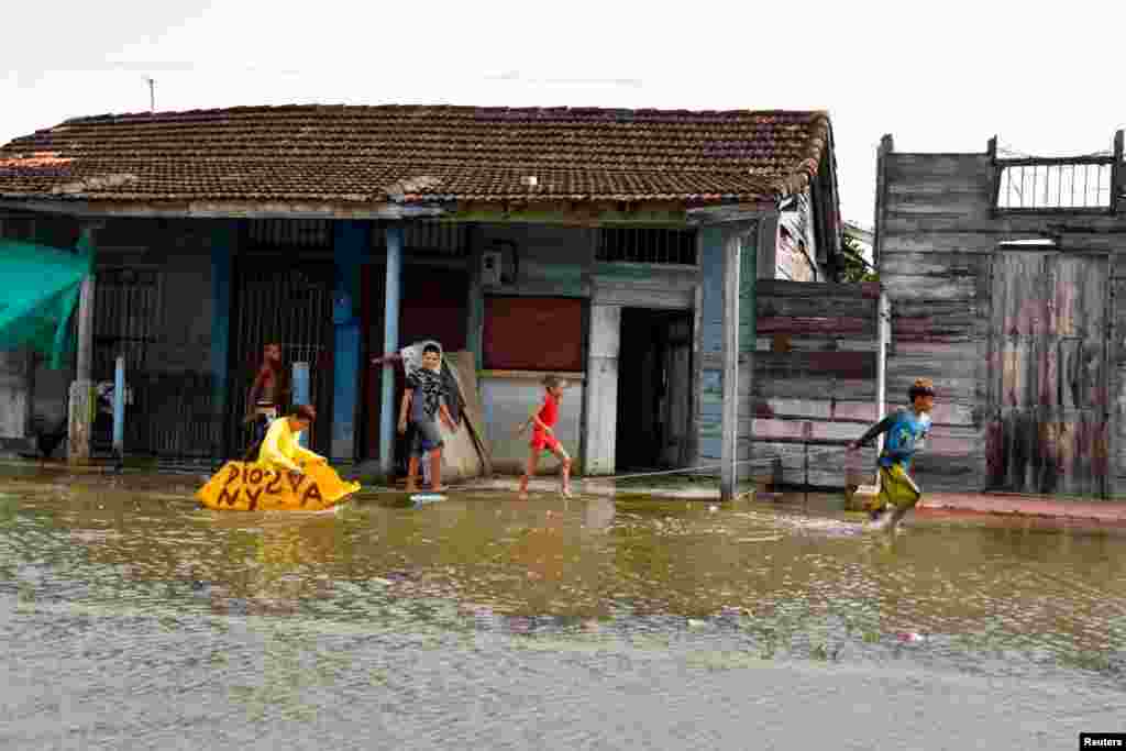 Inundaciones por huracán Milton en Batabanó. REUTERS/Norlys Perez