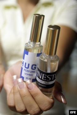 Los perfumes "Hugo" y "Ernesto" presentados durante el Congreso Labiofam 2014 en La Habana.