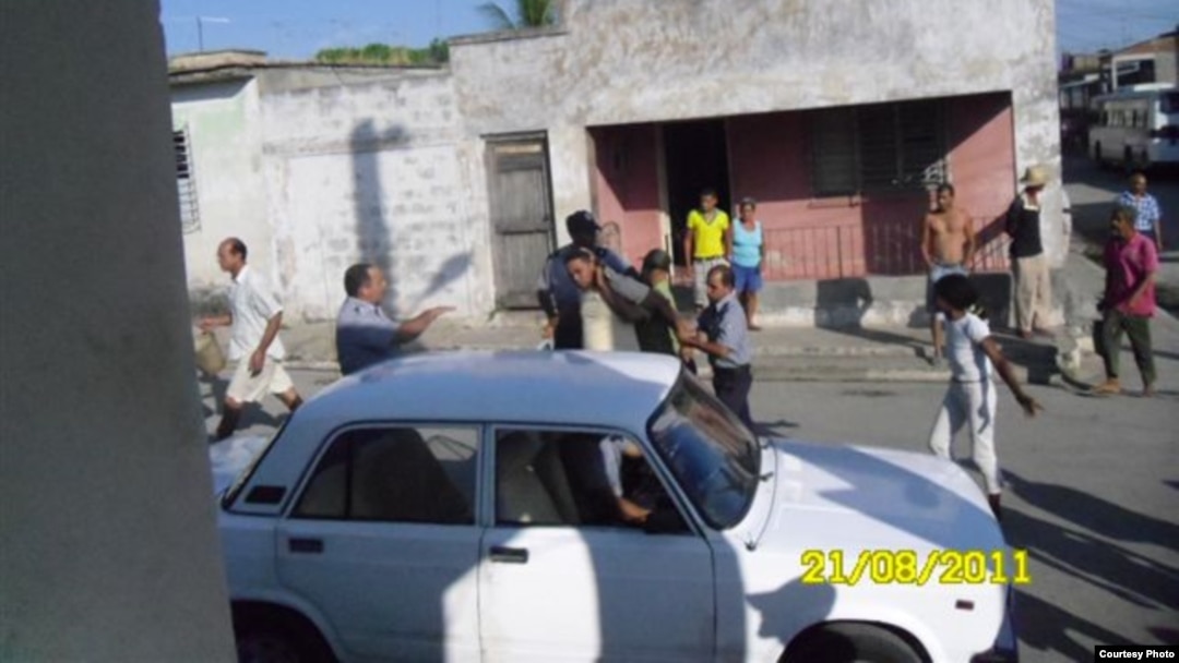 Policia arresta a opositores en Cuba