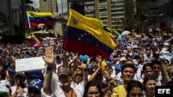 Estudiantes vuelven a marchar en Caracas