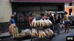 Varios vendedores ambulantes en La Habana. Foto Archivo