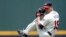 Foto de archivo de Tim Hudson cuando lanzaba con los Bravos de Atlanta (julio de 2012).