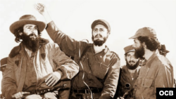 En la foto Camilo Cienfuegos, Fidel Castro y Huber Matos. 