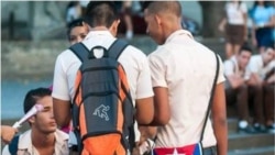 La amenaza a estudiantes en Cuba que "estén en contra de la Revolución y a favor" de EEUU