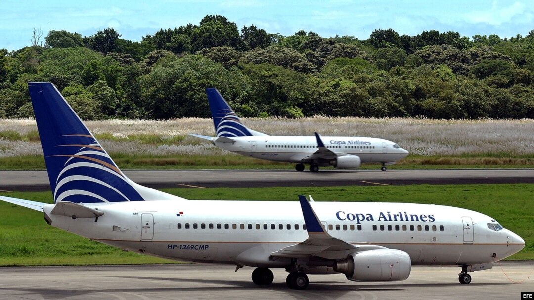 Aviones de la aerolínea panameña Copa Airlines en la pista del aeropuerto Internacional de Tocumen, en Ciudad Panamá. 